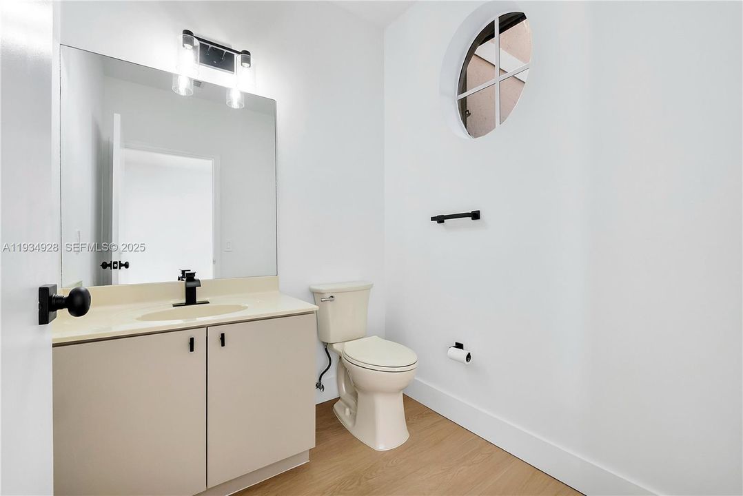 В аренду: $3,500 (3 спален, 2 ванн, 2015 Квадратных фут)