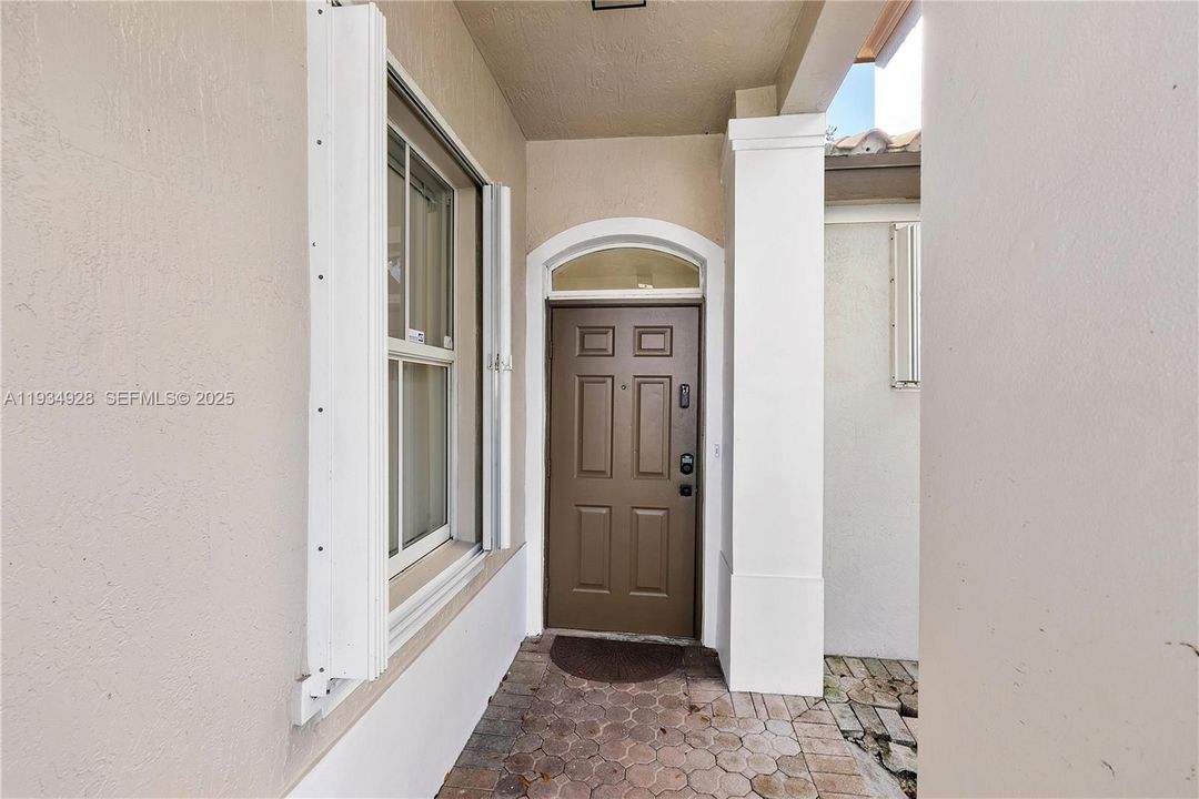 В аренду: $3,500 (3 спален, 2 ванн, 2015 Квадратных фут)