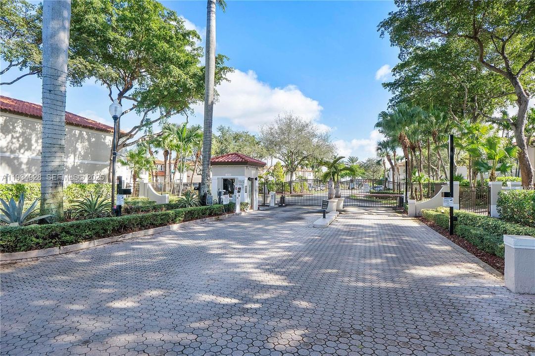 В аренду: $3,500 (3 спален, 2 ванн, 2015 Квадратных фут)