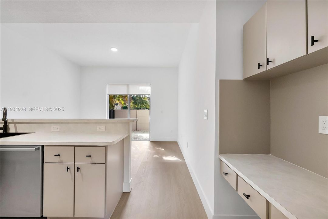 В аренду: $3,500 (3 спален, 2 ванн, 2015 Квадратных фут)