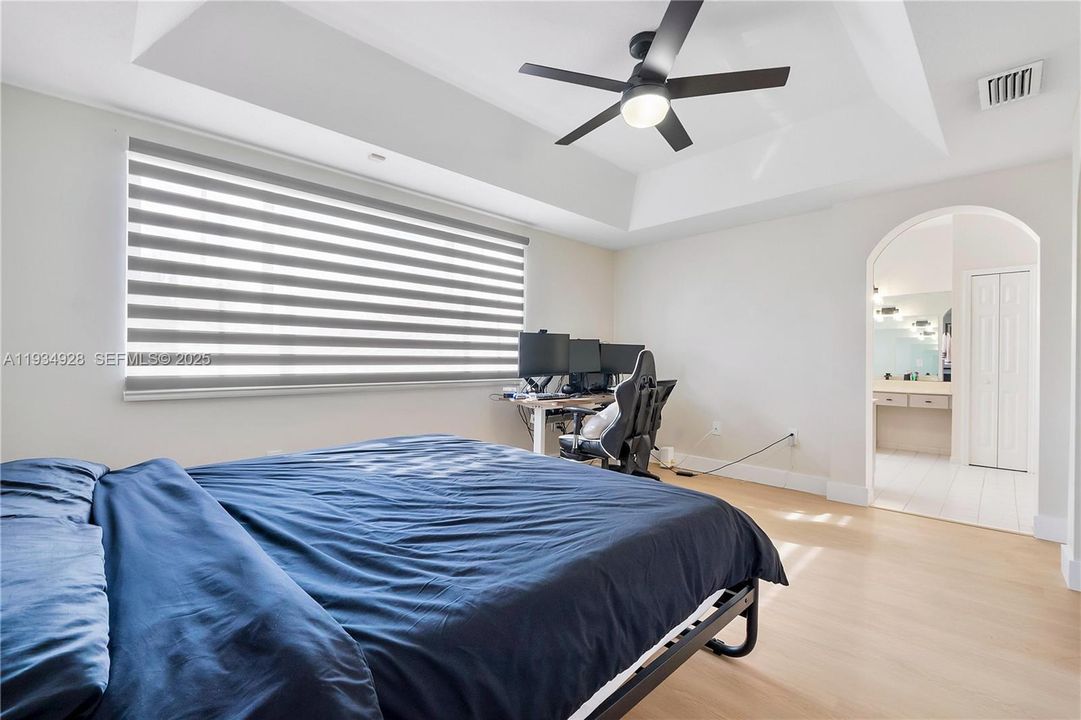 В аренду: $3,500 (3 спален, 2 ванн, 2015 Квадратных фут)