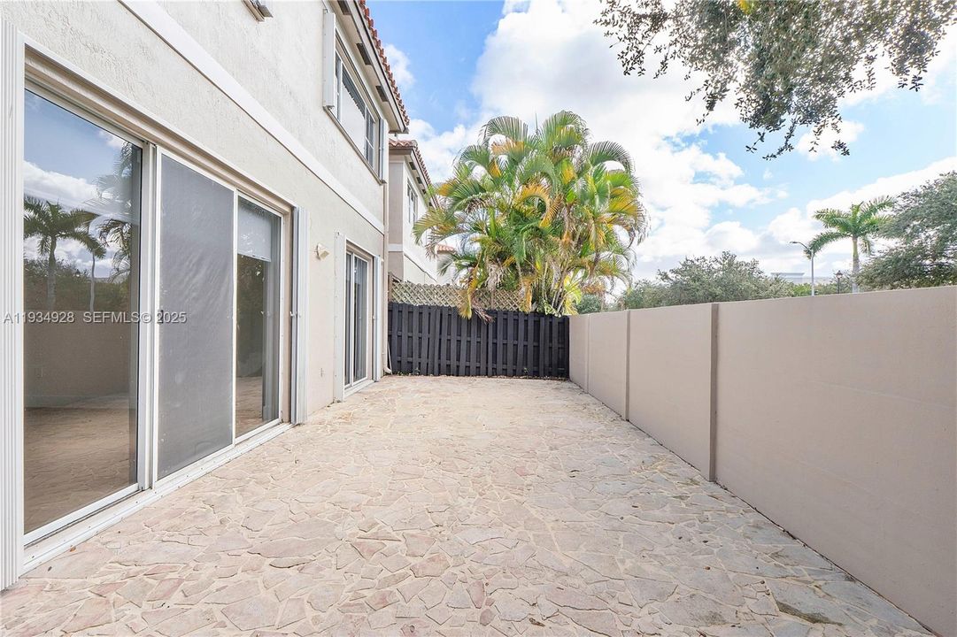 В аренду: $3,500 (3 спален, 2 ванн, 2015 Квадратных фут)