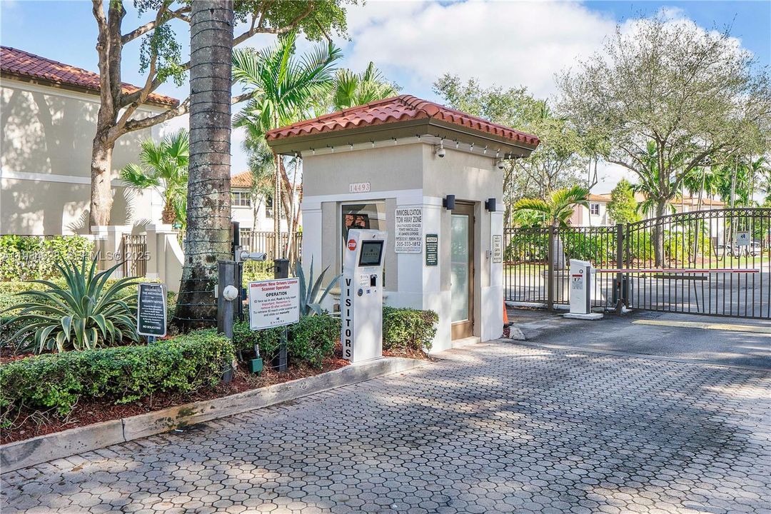 В аренду: $3,500 (3 спален, 2 ванн, 2015 Квадратных фут)