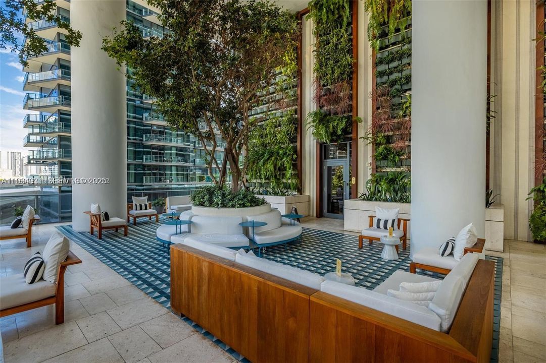 待售: $585,000 (0 贝兹, 1 浴室, 627 平方英尺)