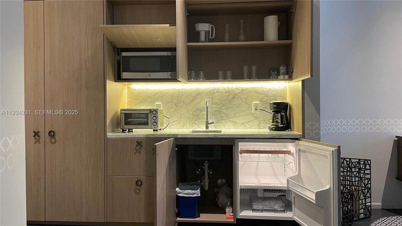 待售: $585,000 (0 贝兹, 1 浴室, 627 平方英尺)