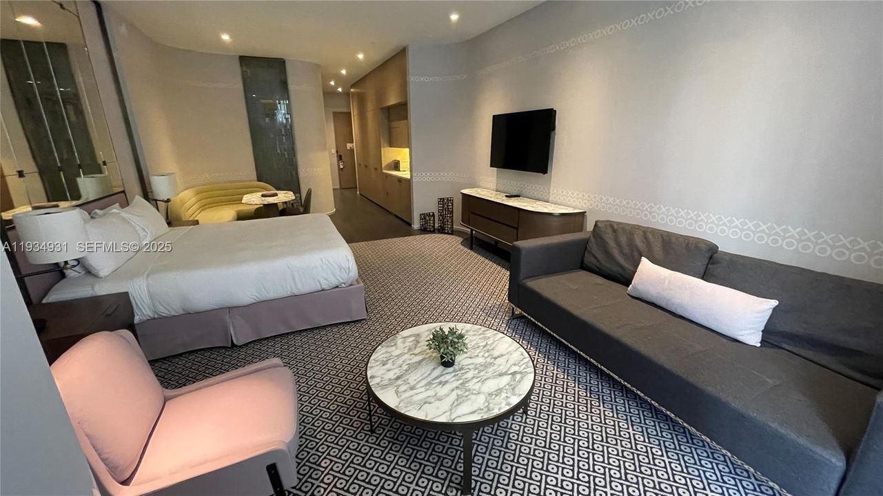 待售: $585,000 (0 贝兹, 1 浴室, 627 平方英尺)