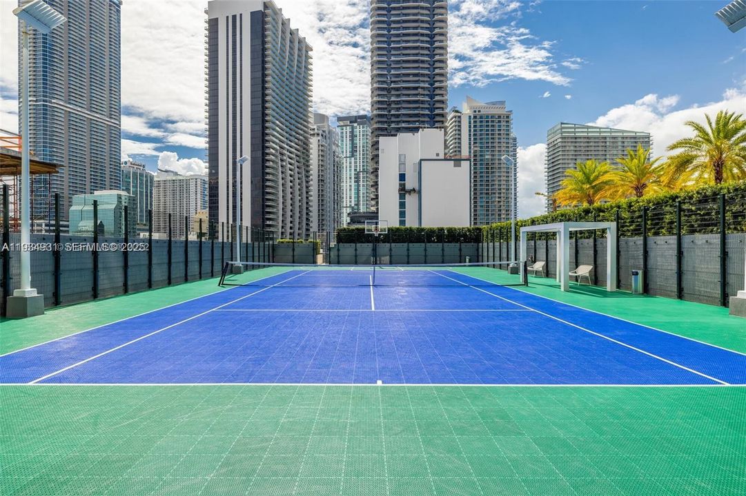 待售: $585,000 (0 贝兹, 1 浴室, 627 平方英尺)