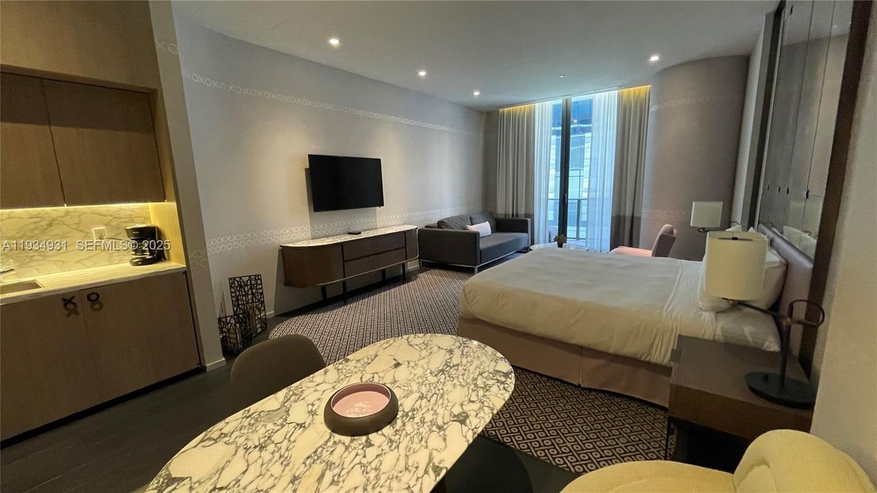 待售: $585,000 (0 贝兹, 1 浴室, 627 平方英尺)