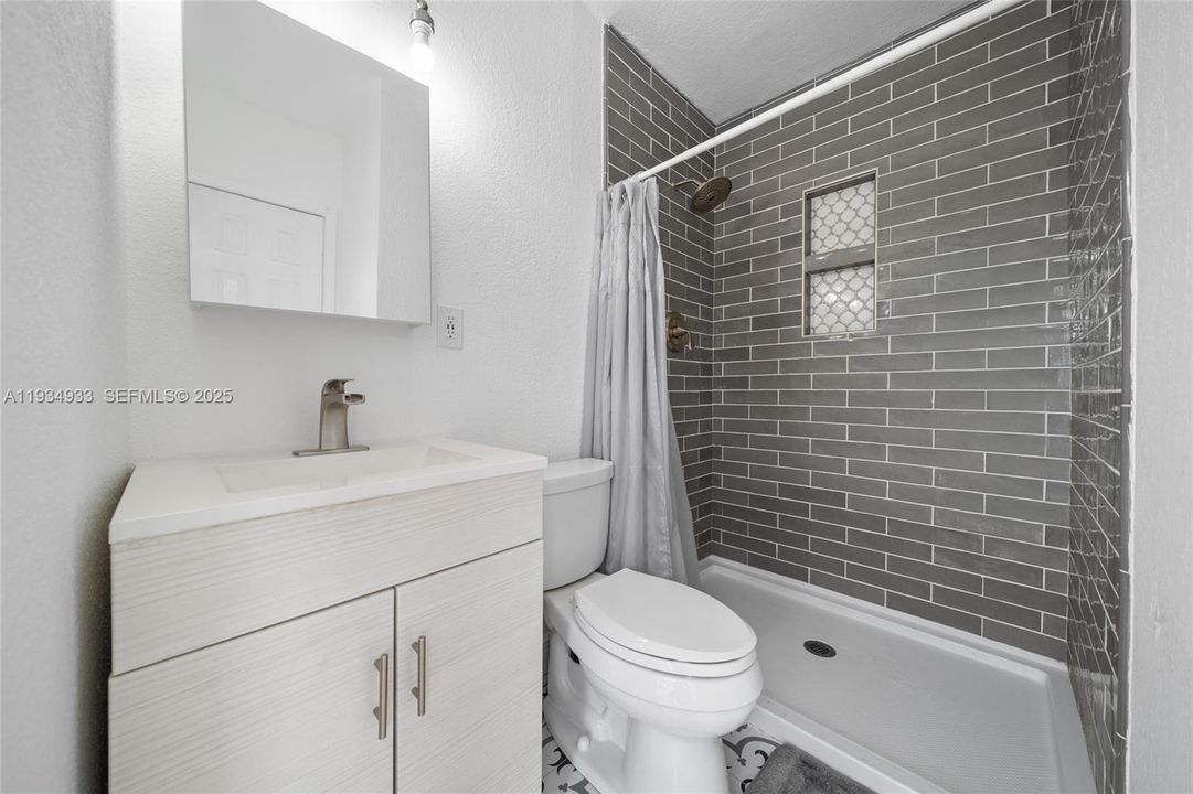 For Sale: $565,000 (3 beds, 2 baths, 1275 Square Feet)