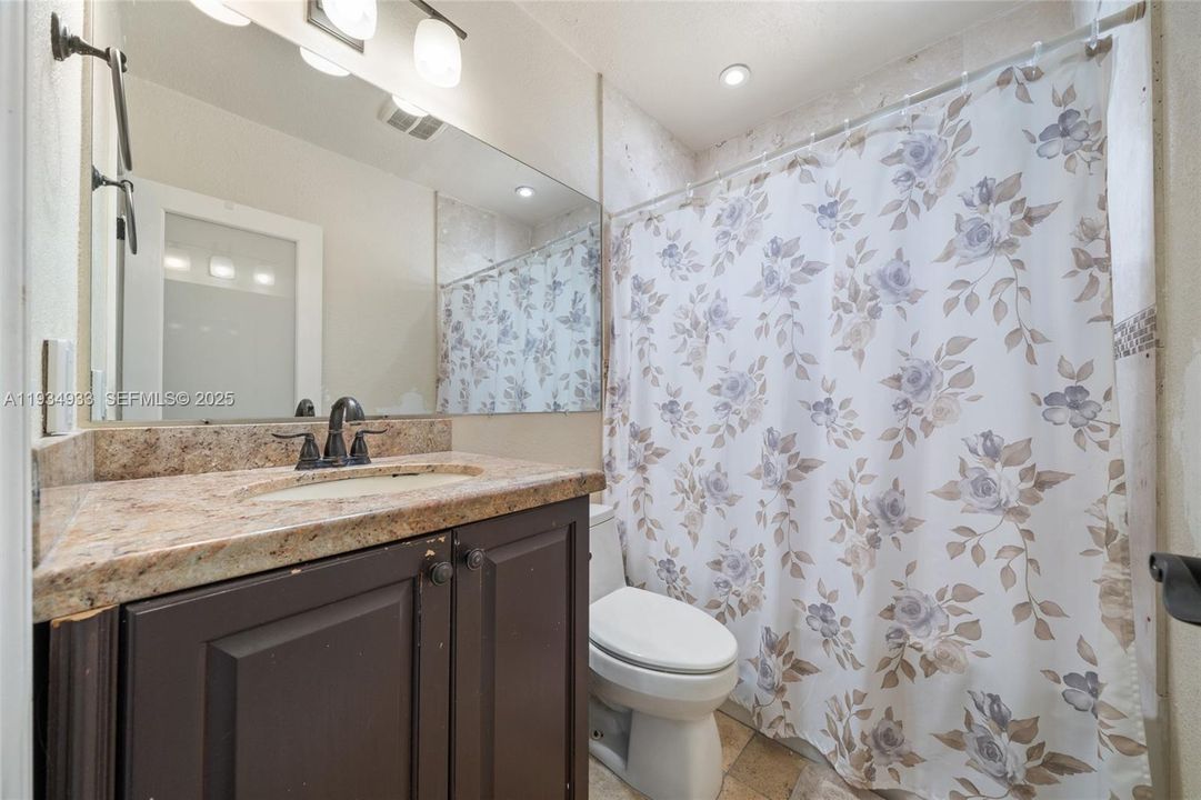 For Sale: $565,000 (3 beds, 2 baths, 1275 Square Feet)