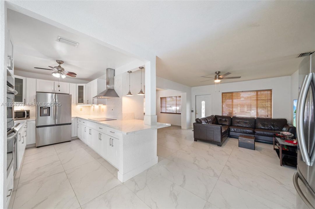 For Sale: $565,000 (3 beds, 2 baths, 1275 Square Feet)