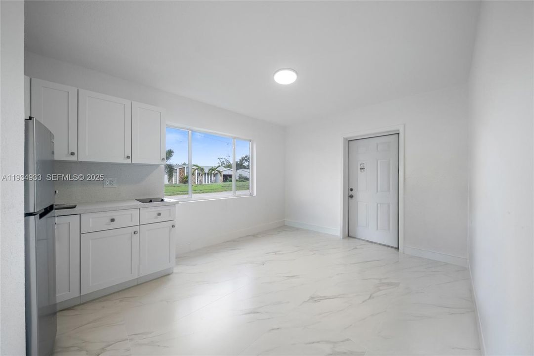 For Sale: $565,000 (3 beds, 2 baths, 1275 Square Feet)