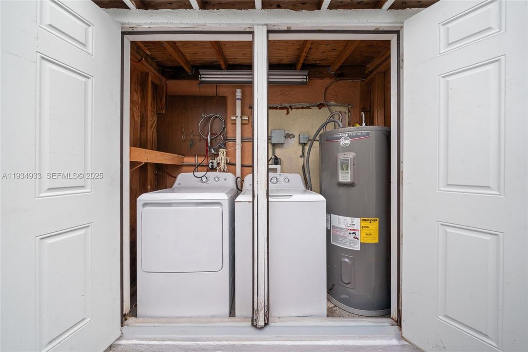 For Sale: $565,000 (3 beds, 2 baths, 1275 Square Feet)