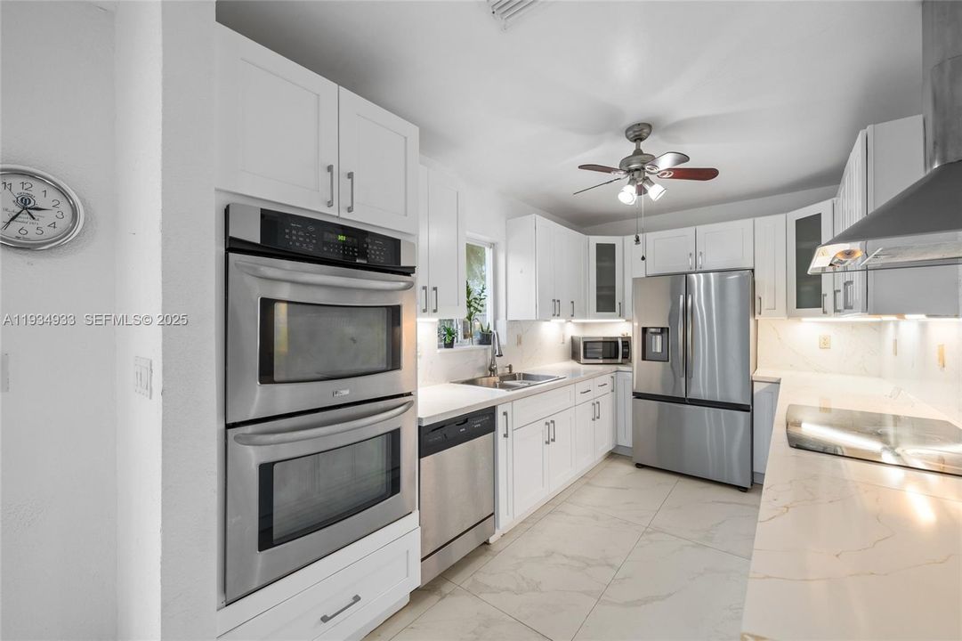 For Sale: $565,000 (3 beds, 2 baths, 1275 Square Feet)