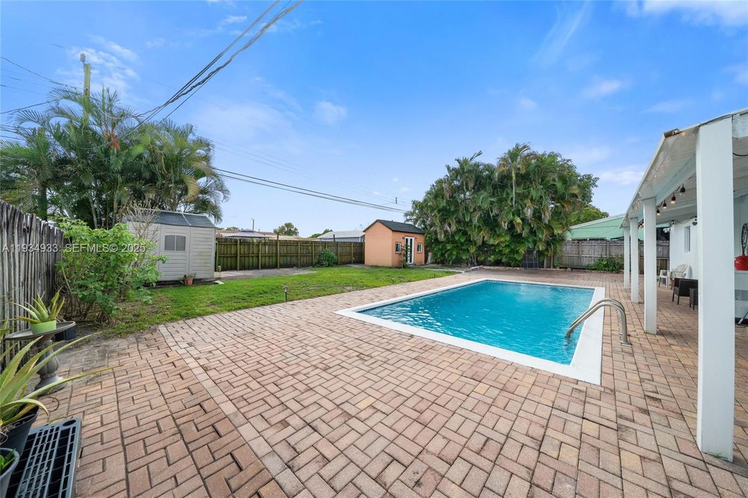 For Sale: $565,000 (3 beds, 2 baths, 1275 Square Feet)