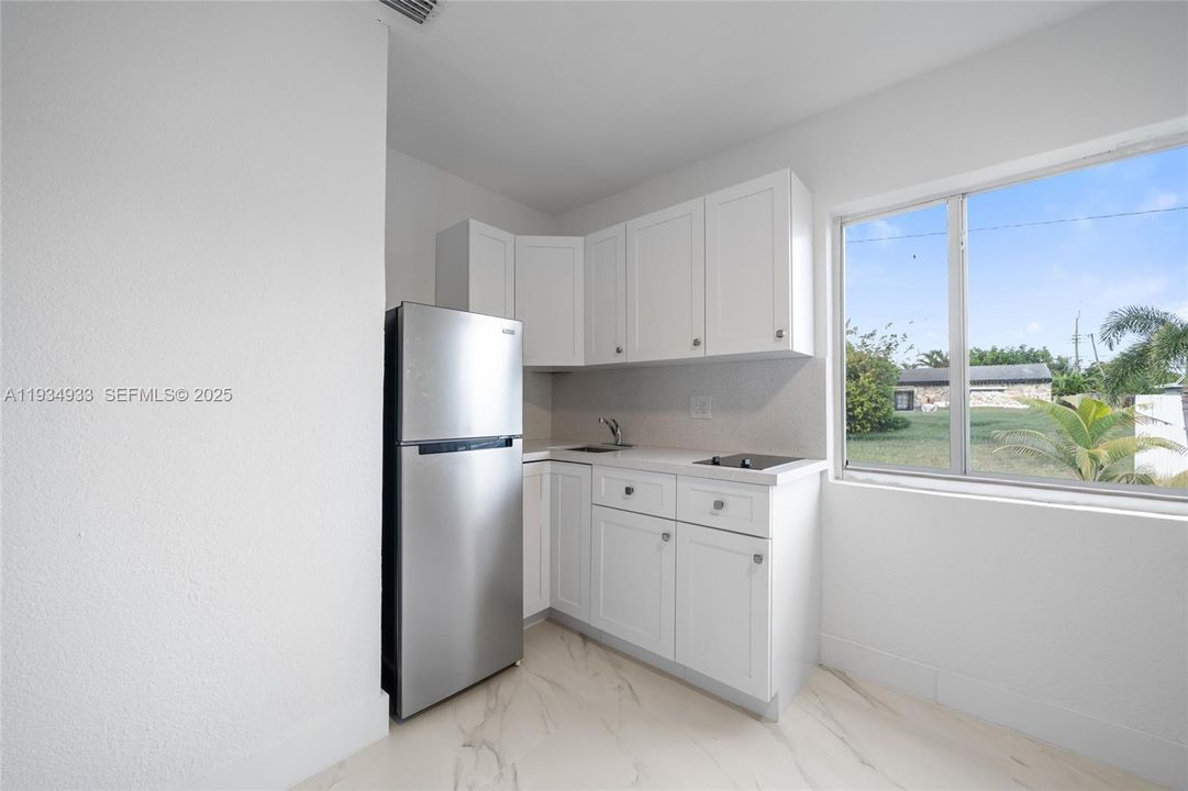 For Sale: $565,000 (3 beds, 2 baths, 1275 Square Feet)