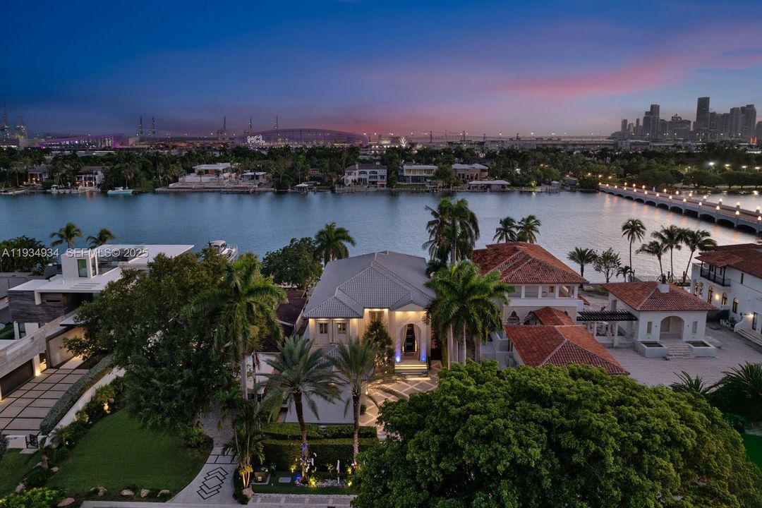 На продажу: $18,900,000 (6 спален, 6 ванн, 6211 Квадратных фут)