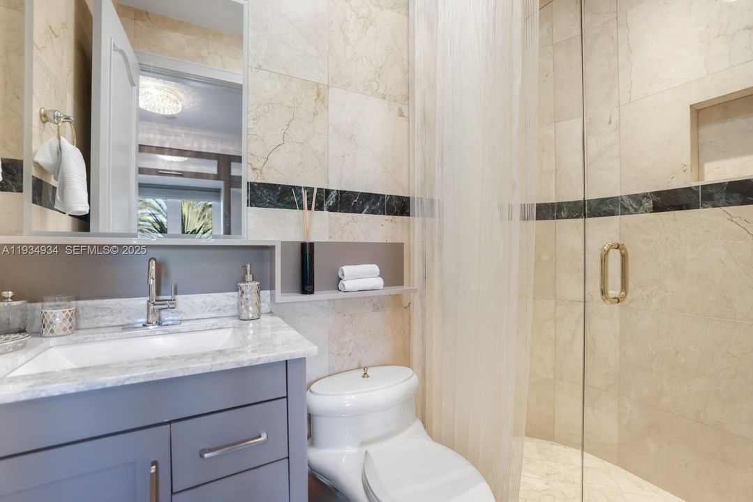 На продажу: $18,900,000 (6 спален, 6 ванн, 6211 Квадратных фут)