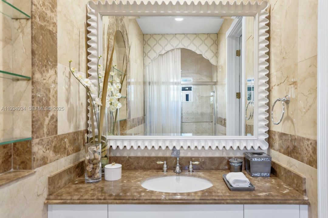 На продажу: $18,900,000 (6 спален, 6 ванн, 6211 Квадратных фут)