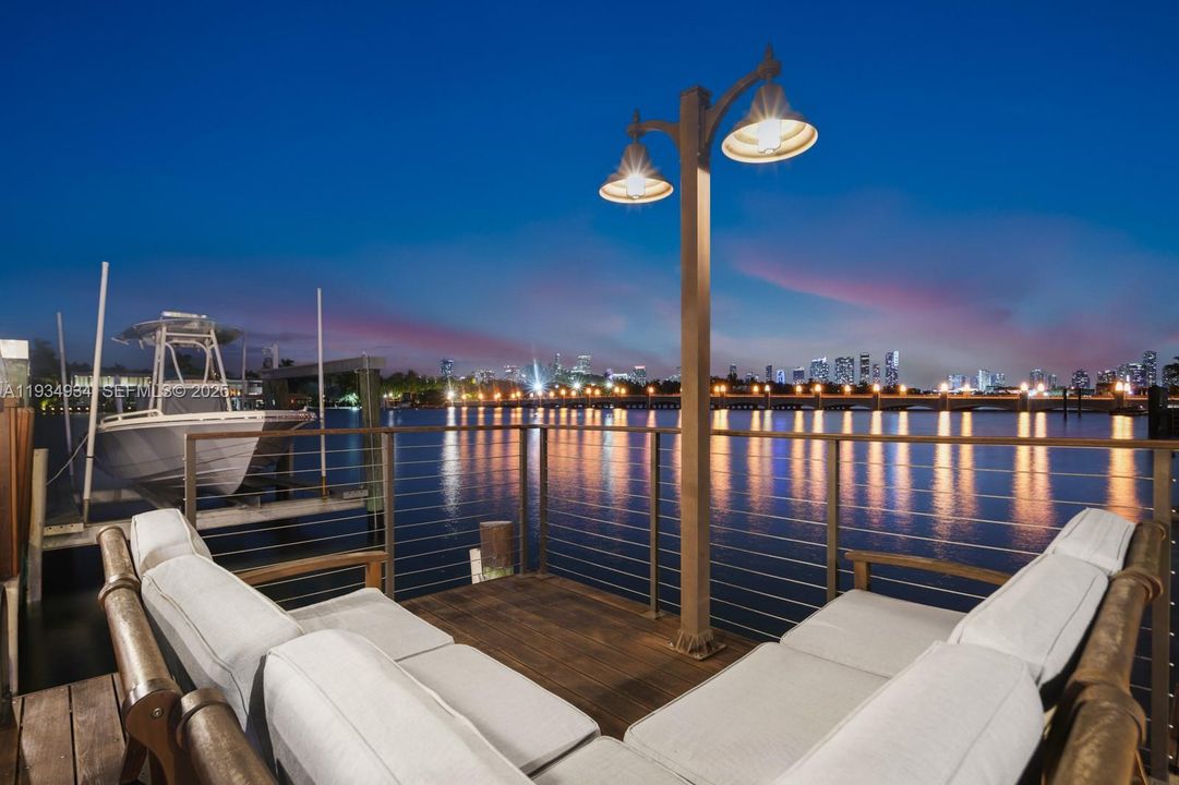 На продажу: $18,900,000 (6 спален, 6 ванн, 6211 Квадратных фут)