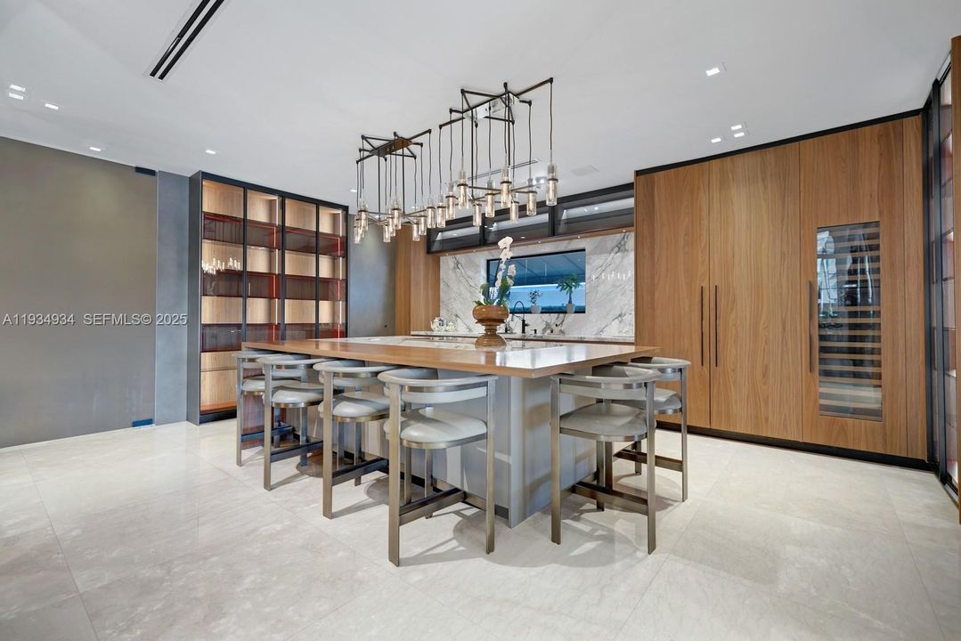 На продажу: $18,900,000 (6 спален, 6 ванн, 6211 Квадратных фут)