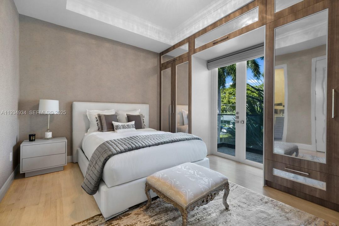 На продажу: $18,900,000 (6 спален, 6 ванн, 6211 Квадратных фут)