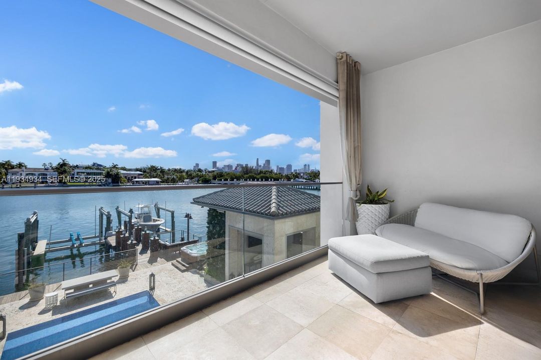 На продажу: $18,900,000 (6 спален, 6 ванн, 6211 Квадратных фут)