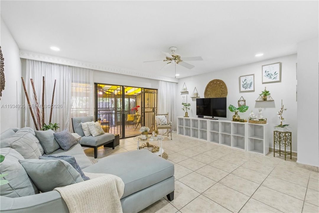 For Sale: $538,000 (3 beds, 2 baths, 1275 Square Feet)