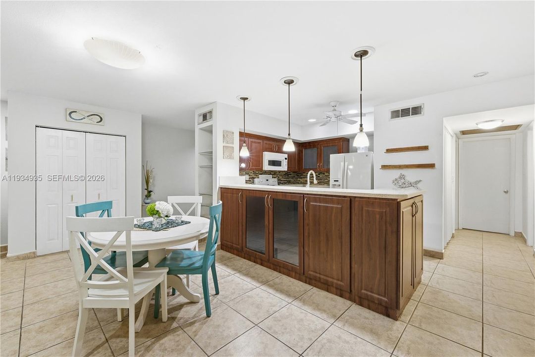 For Sale: $538,000 (3 beds, 2 baths, 1275 Square Feet)