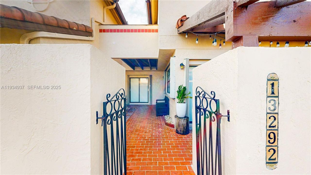 En Venta: $385,000 (2 camas, 2 baños, 1254 Pies cuadrados)
