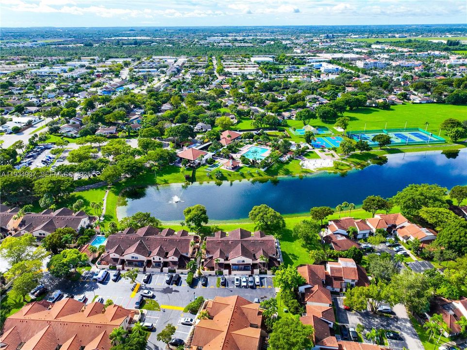 En Venta: $385,000 (2 camas, 2 baños, 1254 Pies cuadrados)