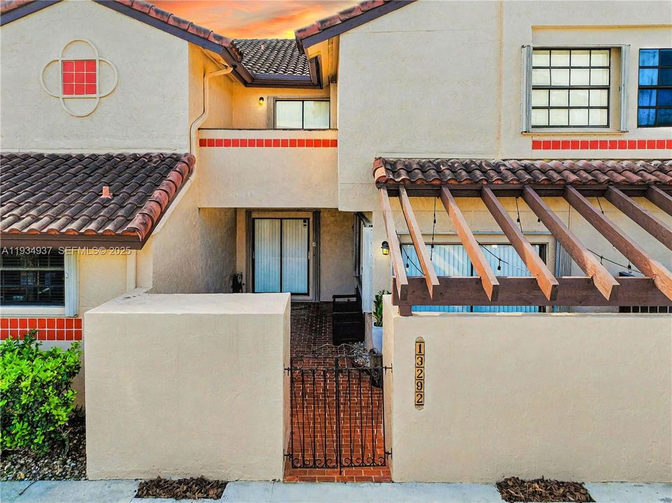 En Venta: $385,000 (2 camas, 2 baños, 1254 Pies cuadrados)