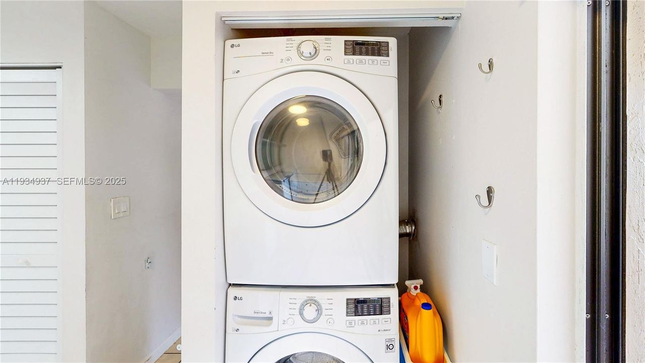 En Venta: $385,000 (2 camas, 2 baños, 1254 Pies cuadrados)