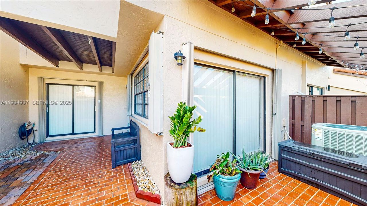 En Venta: $385,000 (2 camas, 2 baños, 1254 Pies cuadrados)