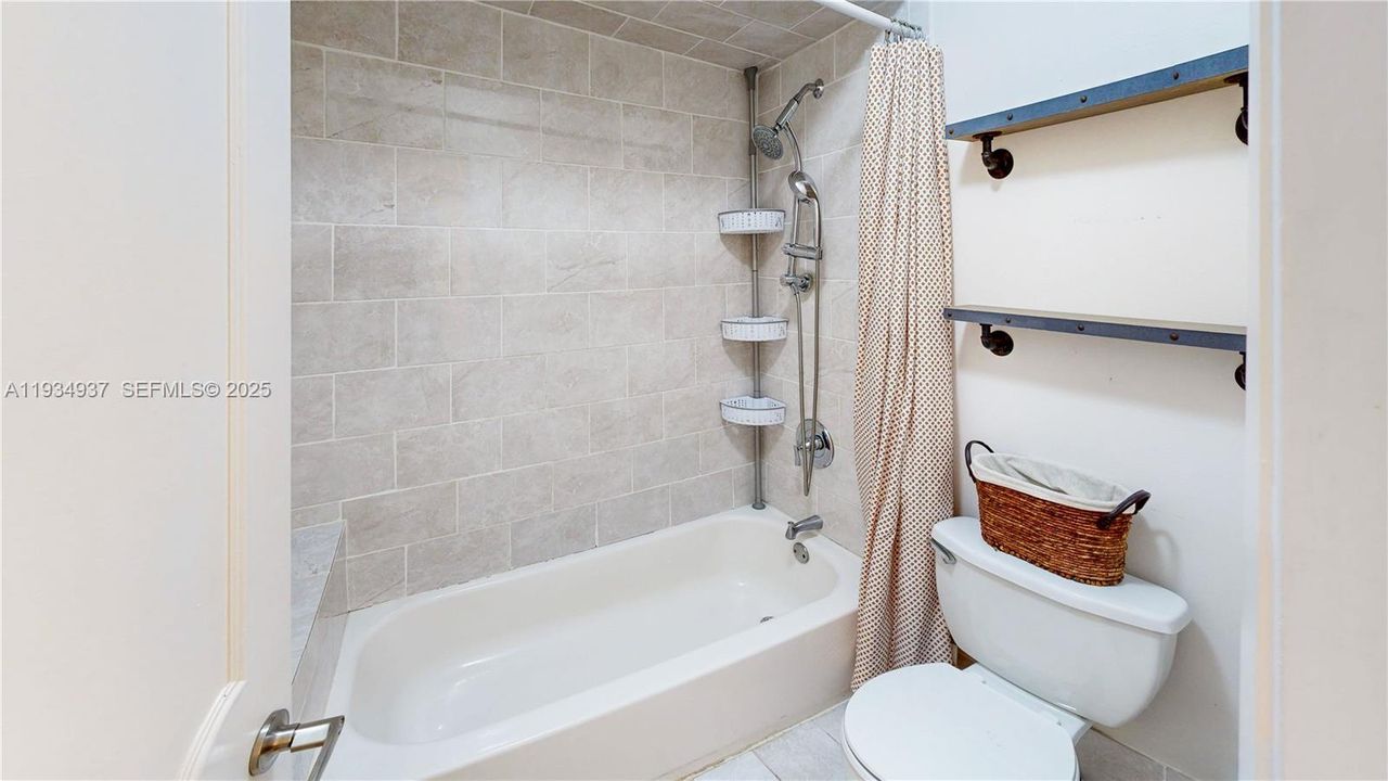 En Venta: $385,000 (2 camas, 2 baños, 1254 Pies cuadrados)