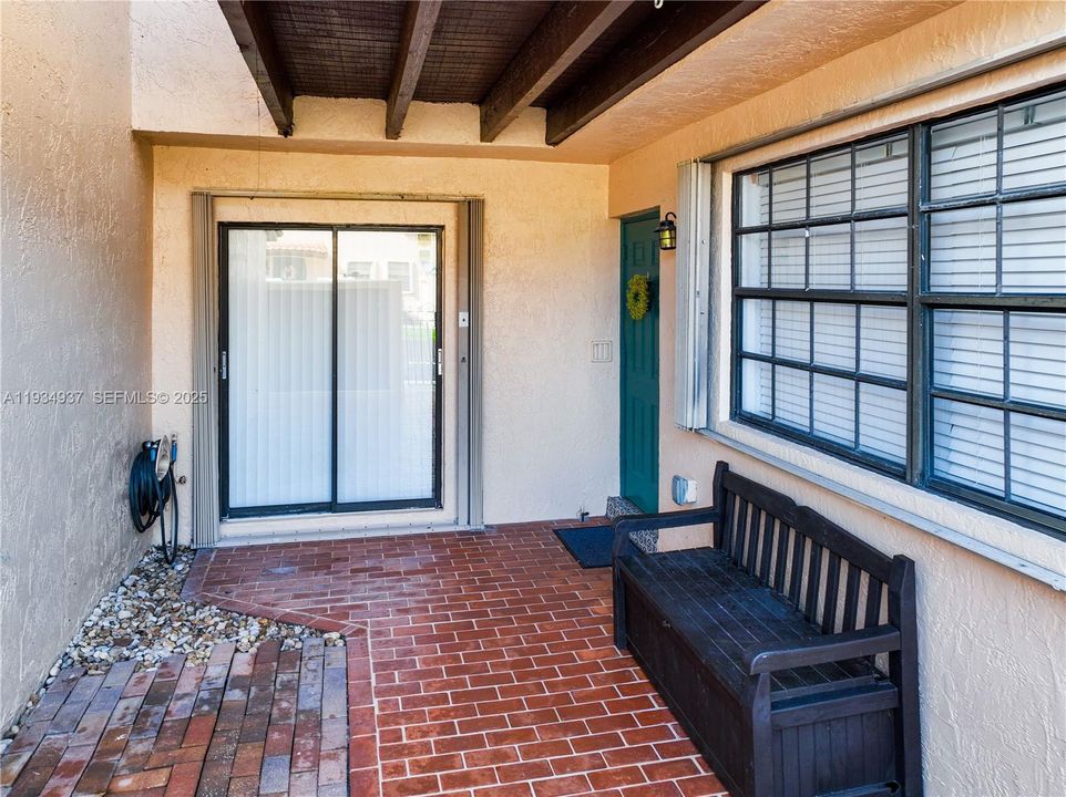 En Venta: $385,000 (2 camas, 2 baños, 1254 Pies cuadrados)