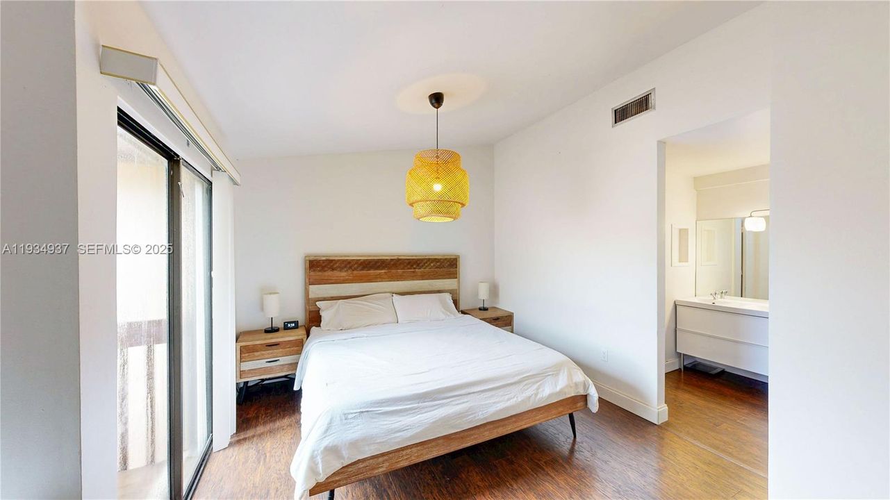 En Venta: $385,000 (2 camas, 2 baños, 1254 Pies cuadrados)