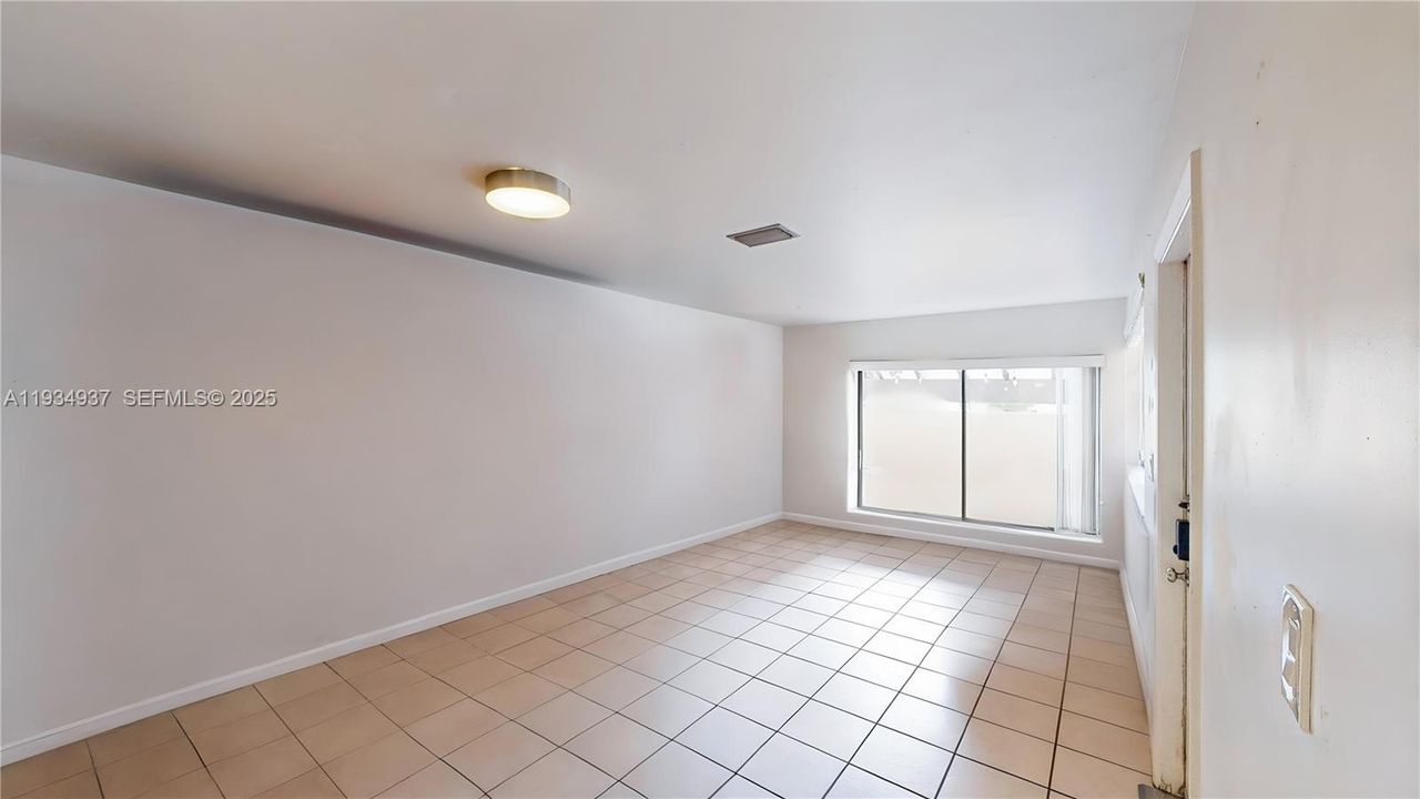 En Venta: $385,000 (2 camas, 2 baños, 1254 Pies cuadrados)