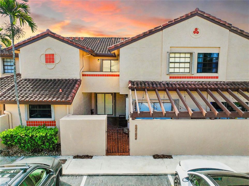 En Venta: $385,000 (2 camas, 2 baños, 1254 Pies cuadrados)