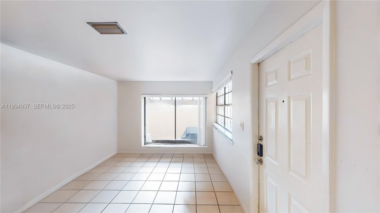 En Venta: $385,000 (2 camas, 2 baños, 1254 Pies cuadrados)