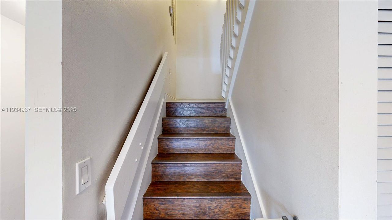 En Venta: $385,000 (2 camas, 2 baños, 1254 Pies cuadrados)