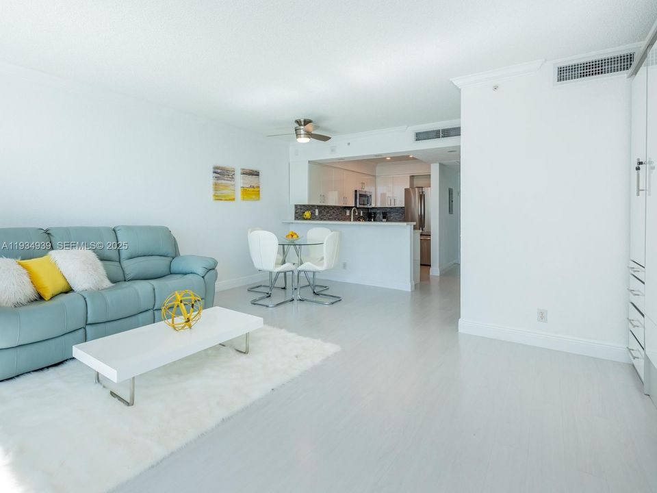 В аренду: $3,200 (0 спален, 1 ванн, 482 Квадратных фут)