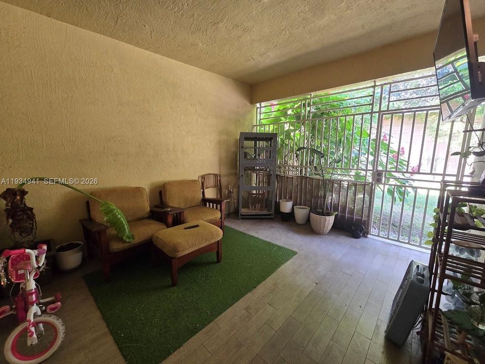 For Sale: $359,900 (3 beds, 2 baths, 1380 Square Feet)