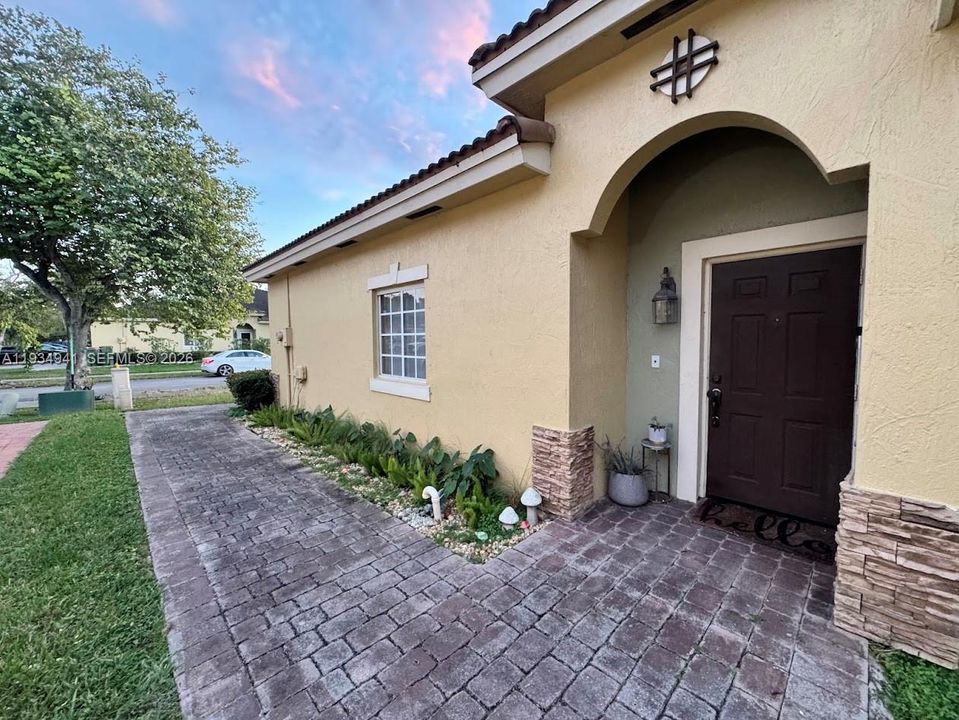 For Sale: $359,900 (3 beds, 2 baths, 1380 Square Feet)