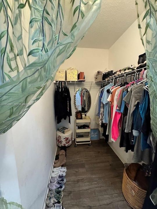 For Sale: $359,900 (3 beds, 2 baths, 1380 Square Feet)