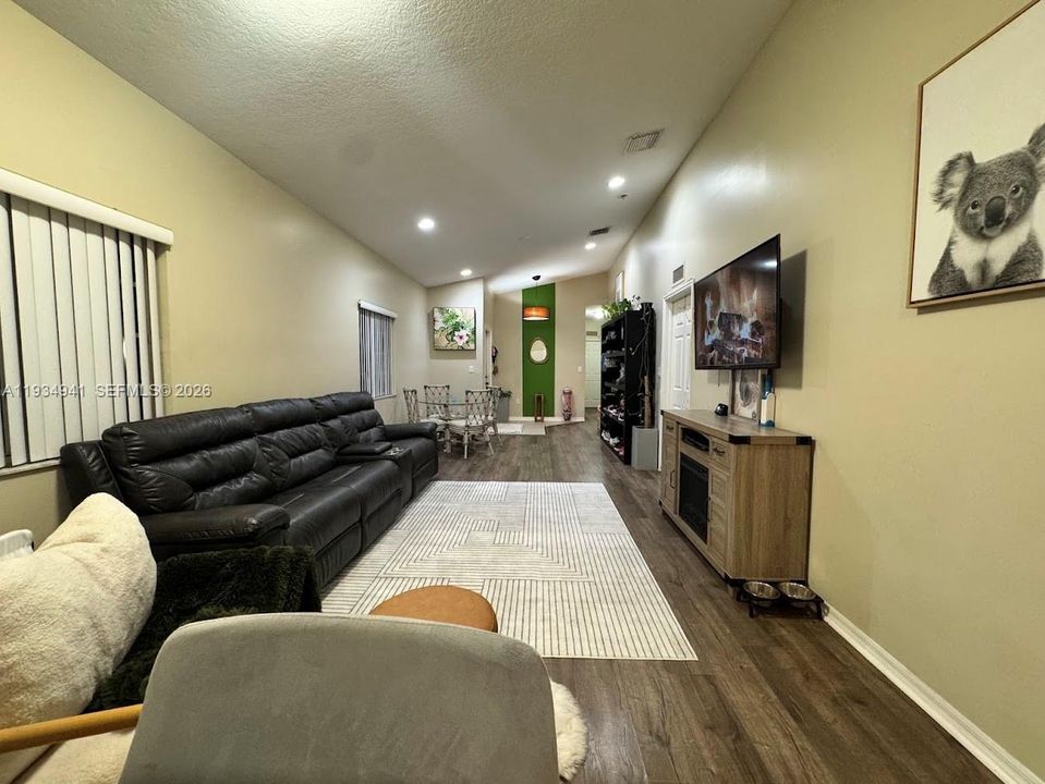 For Sale: $359,900 (3 beds, 2 baths, 1380 Square Feet)