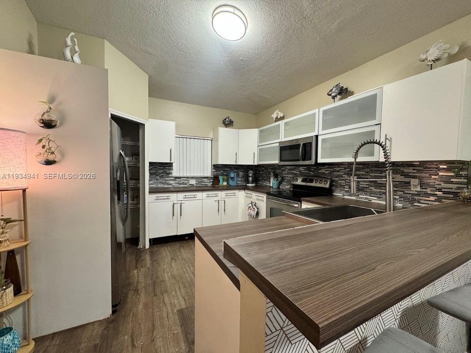 For Sale: $359,900 (3 beds, 2 baths, 1380 Square Feet)
