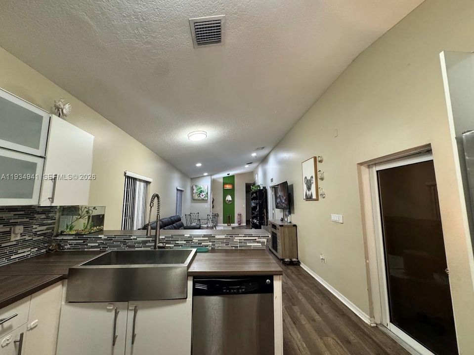 For Sale: $359,900 (3 beds, 2 baths, 1380 Square Feet)