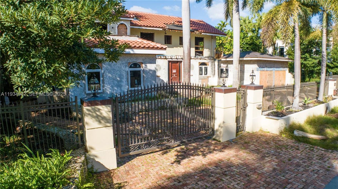 For Sale: $4,900,000 (4 beds, 4 baths, 3784 Square Feet)