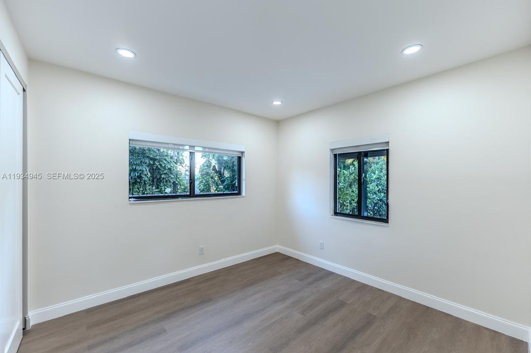 For Sale: $1,825,000 (3 beds, 3 baths, 1551 Square Feet)